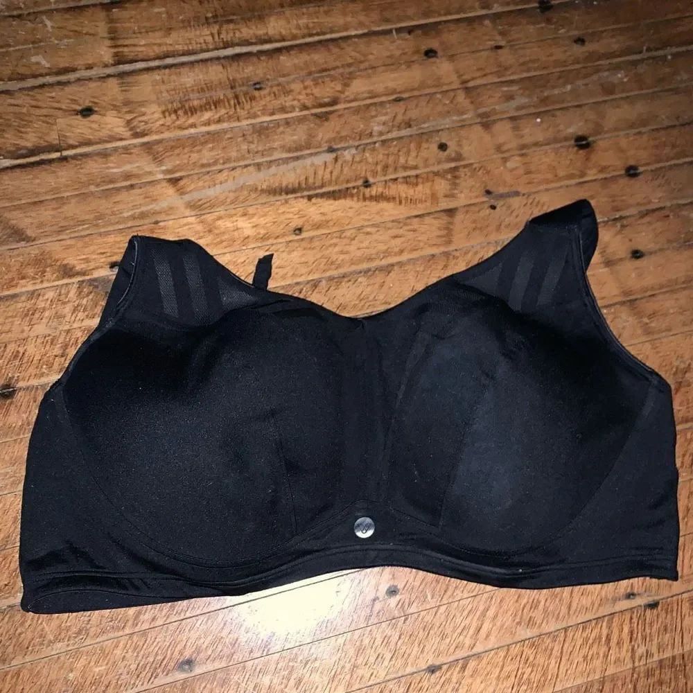 Livi Active black high impact 46DDD adjustable sports bra
